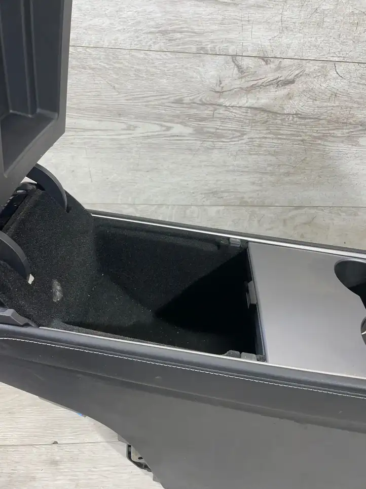 Tesla Model 3 (2017 - 2023) 175550199a Модуль беспроводной зарядки — фото 6
