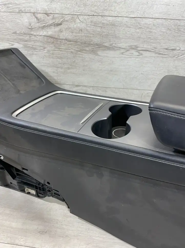 Tesla Model 3 (2017 - 2023) 175550199a Модуль беспроводной зарядки — фото 9