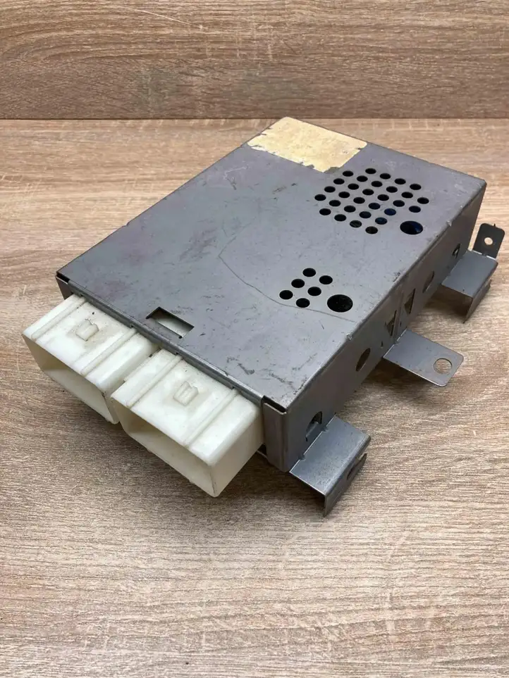 Chrysler Voyager (1996 - 2001) P4686607 Прочие блоки управления — фото 2
