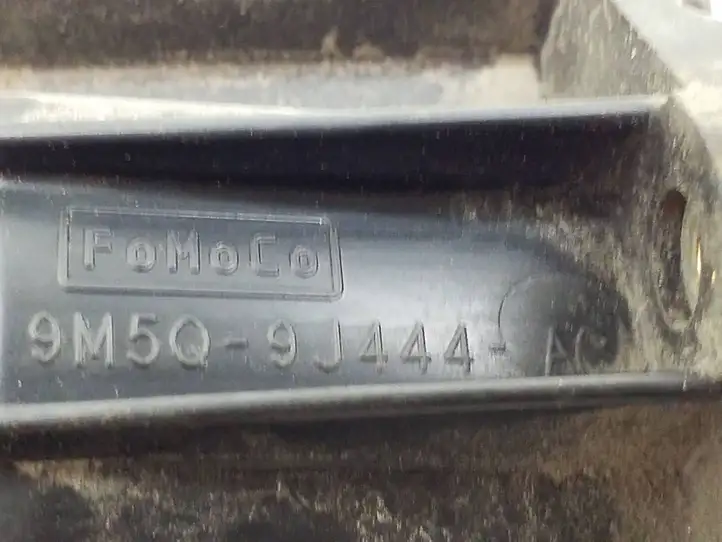 Ford Mondeo MK IV (2007 - 2014) 9m5q9j444ac Детали воздухозаборника — фото 4