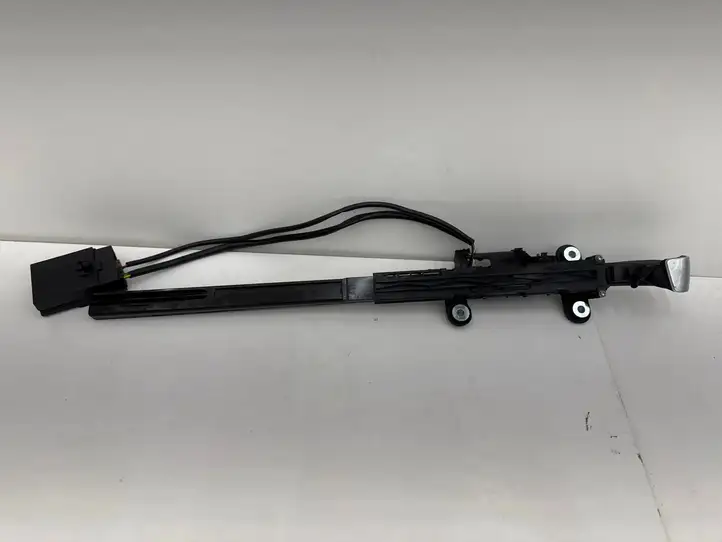 BMW 4 F32 F33 (2013 - 2017) 72117307916 Электродвигатель регулировки ремня безопасности — фото 1