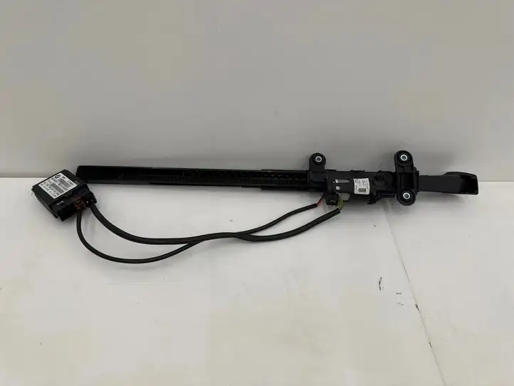BMW 4 F32 F33 (2013 - 2017) 72117307916 Электродвигатель регулировки ремня безопасности — фото 2