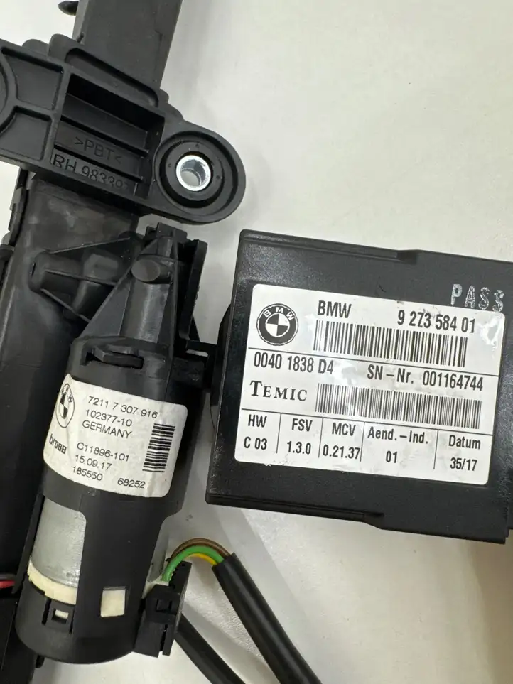 BMW 4 F32 F33 (2013 - 2017) 72117307916 Электродвигатель регулировки ремня безопасности — фото 3