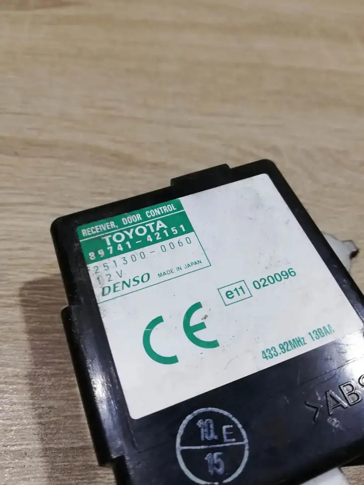 Toyota RAV 4 (XA20) 8974142151 Блок управления раздвижными дверями (ECU) — фото 3