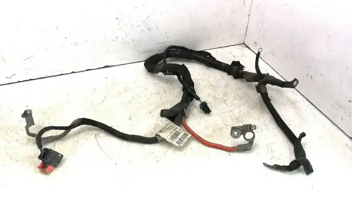 Opel Astra H (2004 - 2009) 55561062 Плюсовой провод аккумулятора — фото 1