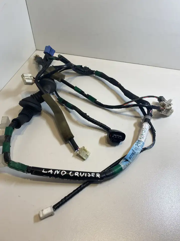 Toyota Land Cruiser (HDJ90) (1996 - 2002) 8215260211 Проводка передней двери — фото 1
