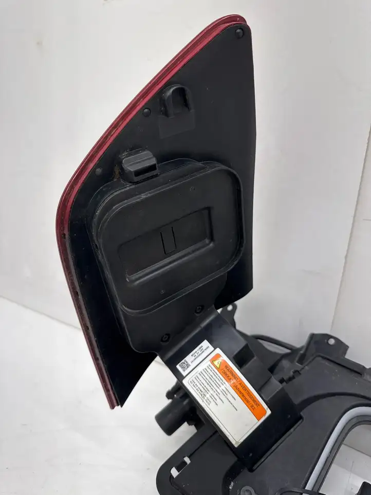 Hyundai Kona I 86340K4000 Крышка зарядного разъема — фото 3