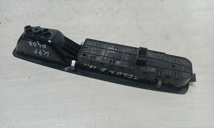 Renault Megane III (2009 - 2016) 809610016R Блок кнопок стеклоподъемников — фото 5