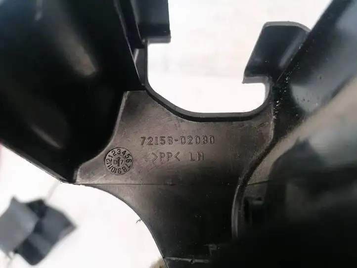 Toyota Auris 150 (2006 - 2012) 7215802080 Прочие детали салона — фото 3