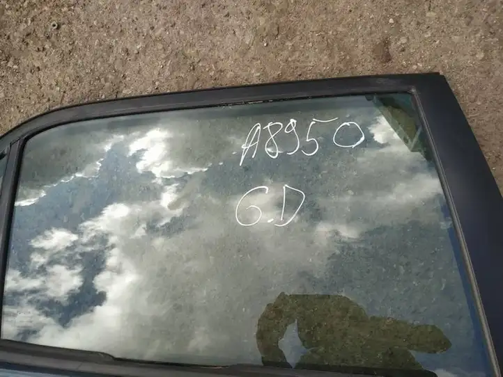 Toyota Auris 150 (2006 - 2012) Стекло задней двери — фото 2