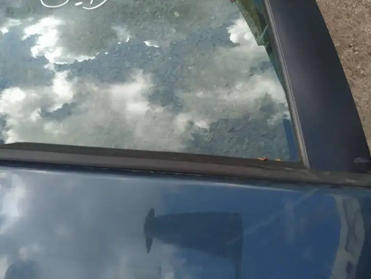 Toyota Auris 150 (2006 - 2012) Накладка стекла задней двери — фото 2