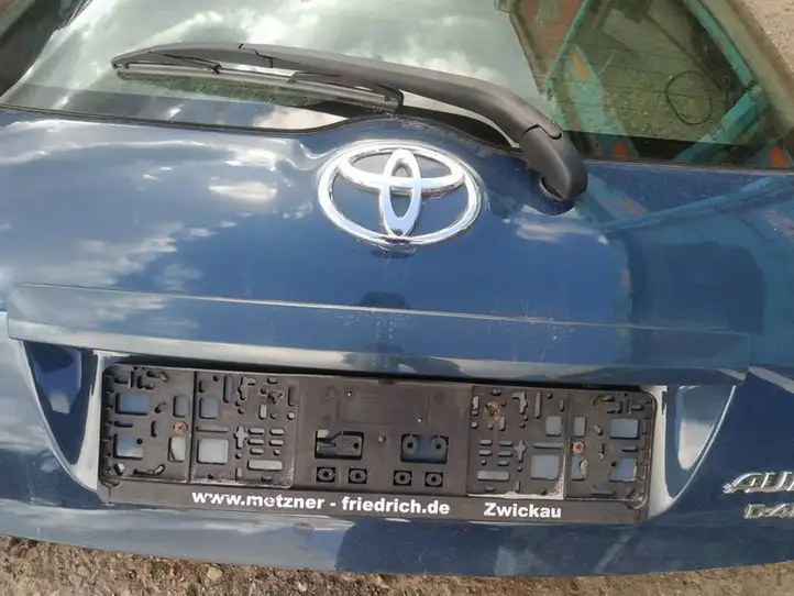 Toyota Auris 150 (2006 - 2012) Подсветка номера — фото 1