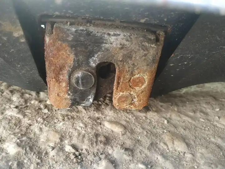 Toyota Auris 150 (2006 - 2012) Замок крышки багажника — фото 2