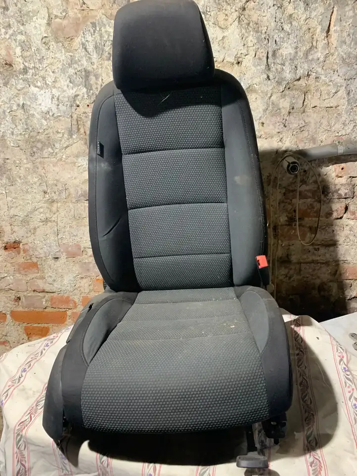 Volkswagen Golf VI (2009 - 2013) 1K4881106NT Переднее сиденье пассажира — фото 1