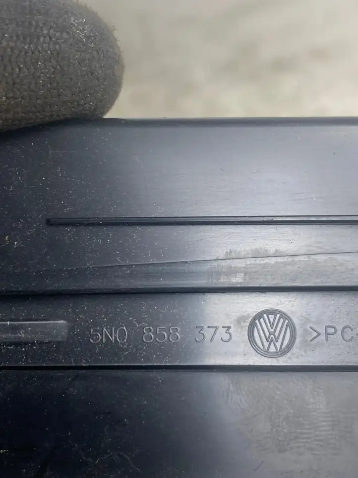Volkswagen Tiguan (2007 - 2011) 5N0858373 Прочие детали салона — фото 3