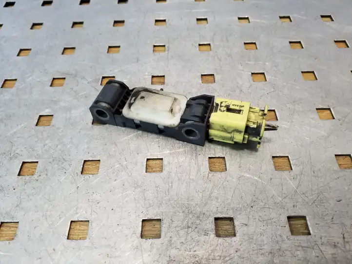Nissan Note (E11) (2006 - 2014) 985829U00A Датчик удара SRS — фото 3