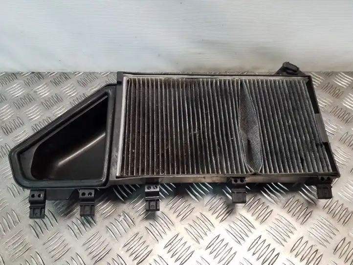 BMW 5 E60 E61 (2004 - 2010) 6913503 Крышка микрофильтра воздуха — фото 3