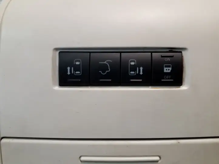 Chrysler Grand Voyager V (2007 - 2010) L0097600AD01DW1 Передняя подсветка — фото 2