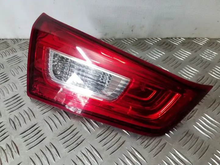 Mitsubishi ASX (2010 - 2016) Задний фонарь в крышке багажника — фото 3
