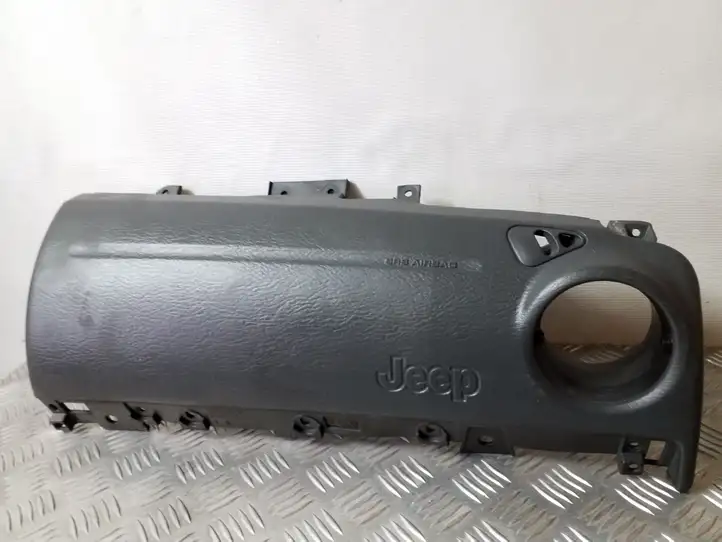 Jeep Cherokee (2001 - 2007) Заглушка airbag — фото 2