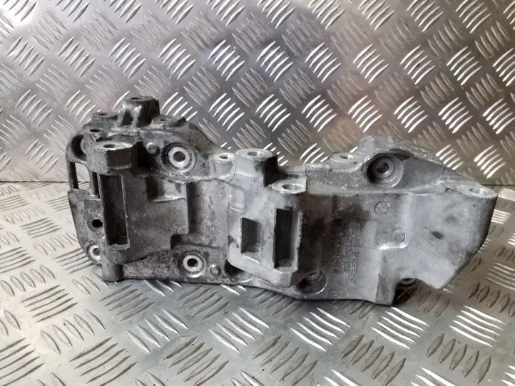 BMW 1 F20 F21 (2011 - 2019) 8506863 Кронштейн генератора — фото 1