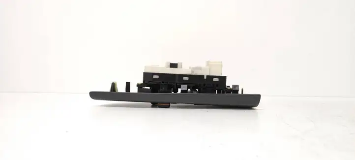 Toyota Corolla Verso E121 (2001 - 2004) 8404013060 Кнопка стеклоподъемников — фото 3