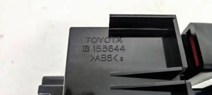 Toyota Corolla Verso E121 (2001 - 2004) 153644 Включатель аварийных фонарей — фото 2