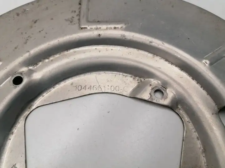 Tesla Model 3 (2017 - 2023) 1044661-00-C Пыльник тормозного диска передний — фото 2