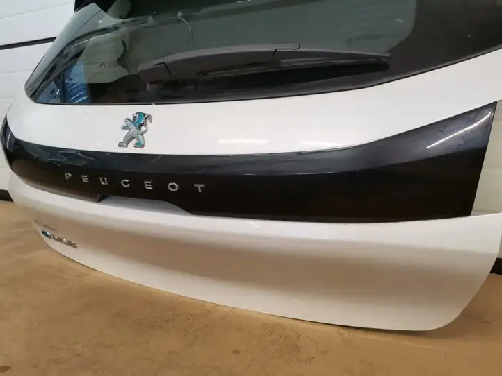 Peugeot 208 (2019 - ) Крышка багажника — фото 5