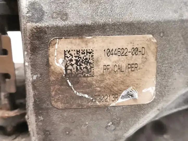 Tesla Model 3 (2017 - 2023) 1044622-00-D Тормозной суппорт передний — фото 4