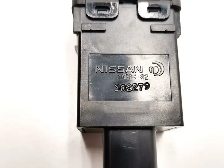 Nissan Leaf I (ZE0) (2010 - 2017) 302279 Включатель фонарей — фото 3
