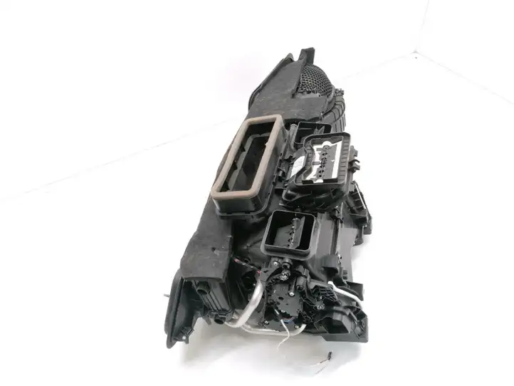 Mercedes-Benz EQC (2018 - ) A2058308405 Комплект системы вентиляции салона — фото 3