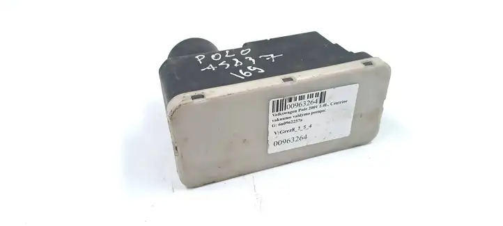 Volkswagen Polo III 6N 6N2 6NF (1994 - 2001) 6N0962257A Вакуумный насос центрального замка — фото 1
