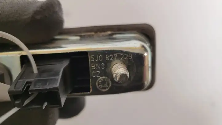 Skoda Superb B6 (3T) (2008 - 2015) 5J0827229 Кнопка закрытия крышки багажника — фото 3