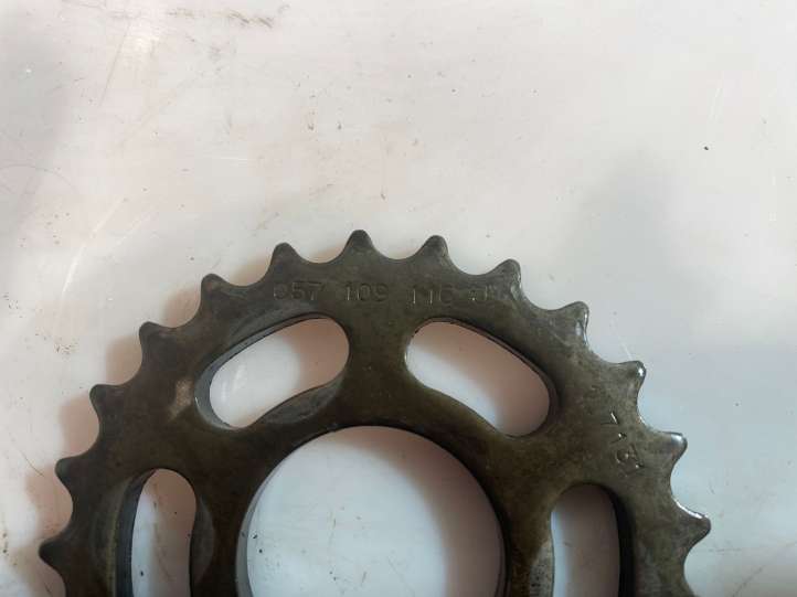 Audi A6 (2004 - 2008)  057109116J Звездочка цепи