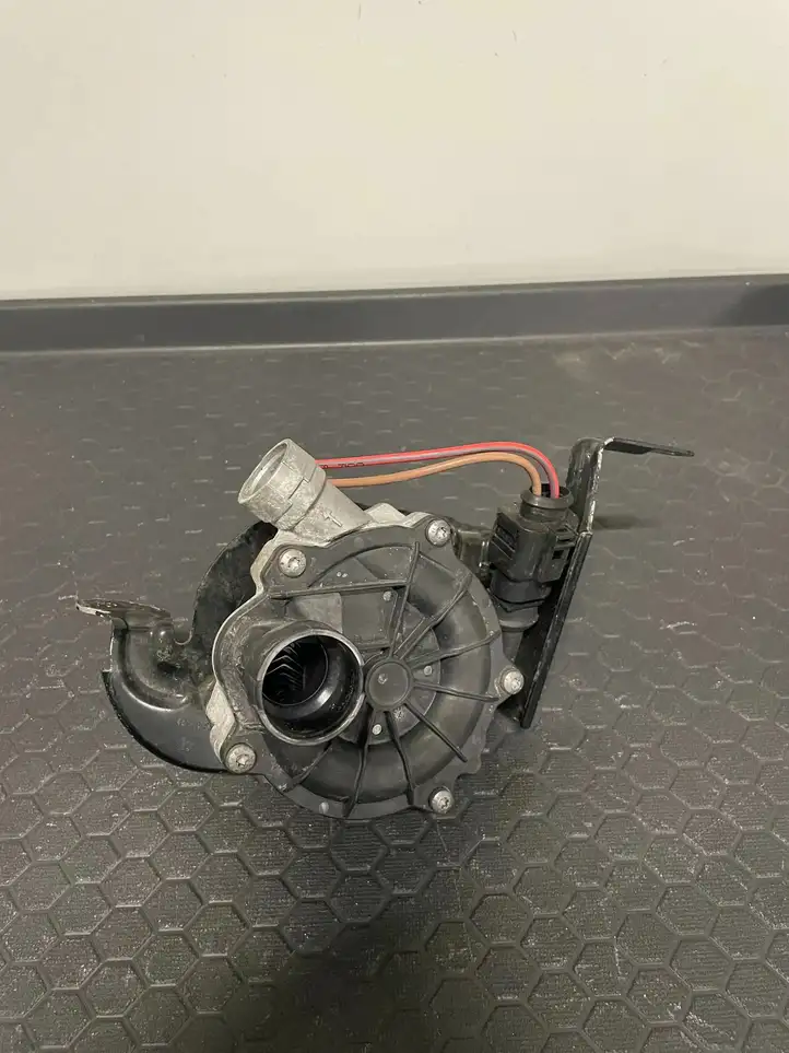 Audi A6 C7 (2011 - 2014) 079959231C Насос вторичного воздуха — фото 2