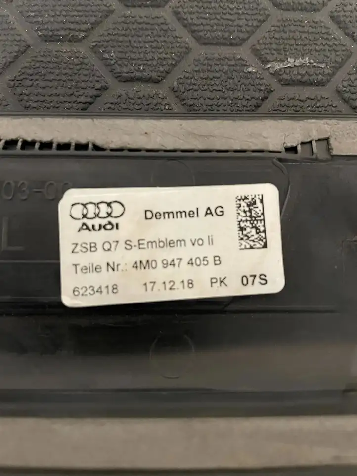 Audi Q7 4M (2015 - ) 4M0947405B Внутренняя отделка переднего порога — фото 3