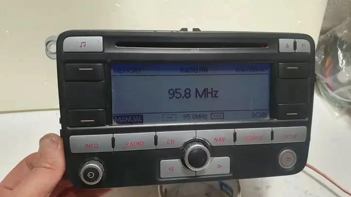 Volkswagen Golf Plus (2004 - 2008) 1K0035191D Магнитола / мультимедийная система — фото 1