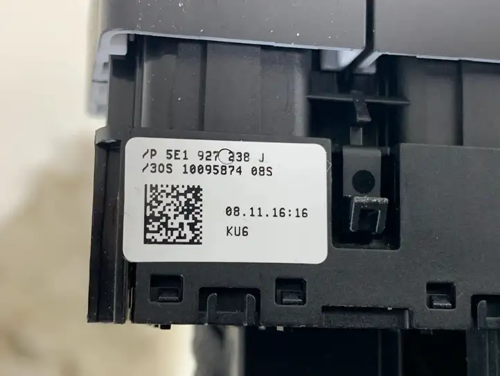 Skoda Octavia Mk3 (5E) (2013 - 2019) 5E1927238J Другие включатели / ручки/ переключатели — фото 2
