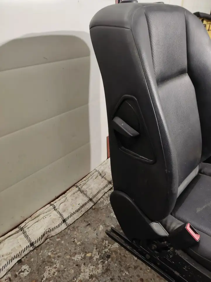 Mercedes-Benz C W204 (2007 - 2014) Переднее сиденье водителя — фото 9