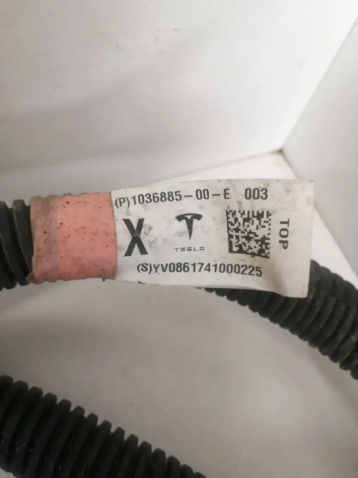 Tesla Model X (2015 - 2021) 103688500E Плюсовой провод аккумулятора — фото 2