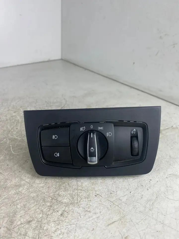 BMW 3 F30 F35 F31 (2012 - 2018) 9265303 Включатель фонарей — фото 1