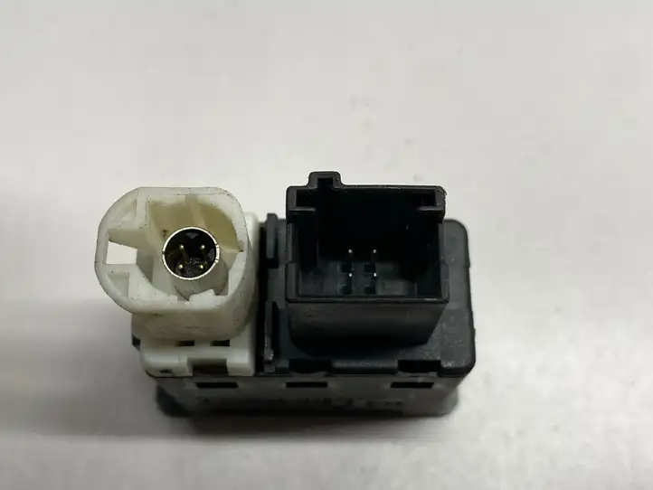 BMW 5 F10 F11 (2009 - 2016) 9237654 AUX разъем — фото 7