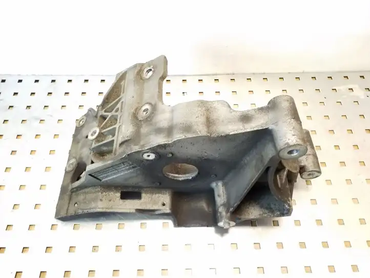 Jeep Cherokee (2001 - 2007) 905129361 Кронштейн топливного насоса — фото 1