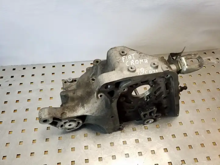 Fiat Croma (2005 - 2011) 55196092 Кронштейн топливного насоса — фото 3