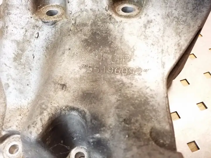 Fiat Croma (2005 - 2011) 55196092 Кронштейн топливного насоса — фото 4