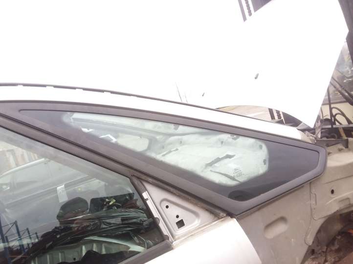 Ford Galaxy (2006 - 2010)   Треугольное стекло в передней части кузова