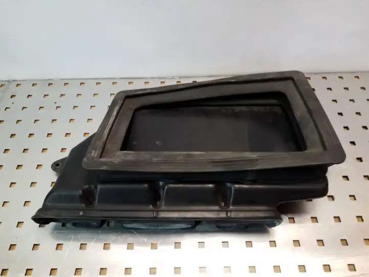Toyota RAV 4 (XA20) (2000 - 2005) 7610942010 Детали воздухозаборника — фото 3