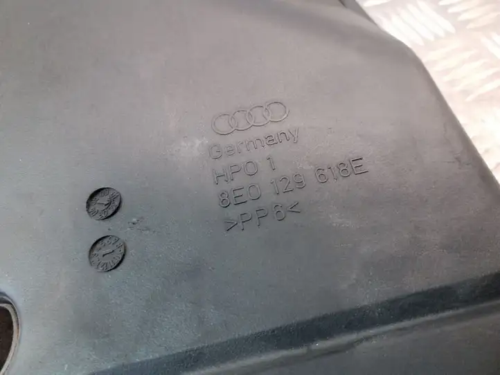 Audi A4 S4 B6 8E 8H (2000 - 2006) 8E0129618E Детали воздухозаборника — фото 2
