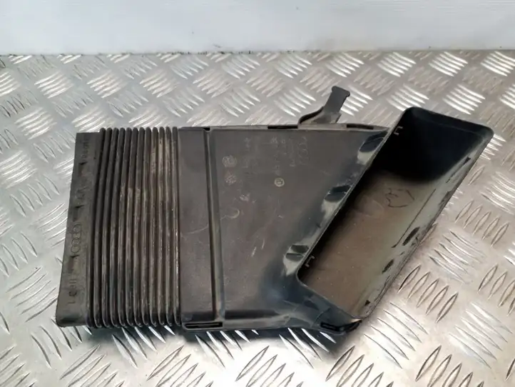 Audi A4 S4 B6 8E 8H (2000 - 2006) 8E0129617E Детали воздухозаборника — фото 3